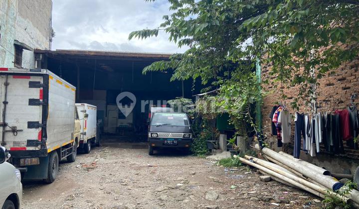 Gudang Kapuk Raya Cengkareng. Pinggir Jalan Raya