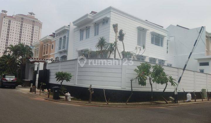 Rumah Hoek Bagus Siap Huni 3lt di Bukit Gading Mediterania Kelapa Gading Jakarta Utara 1