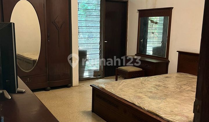 Old house for sale, land measured in West Pulomas - East Jakarta 2