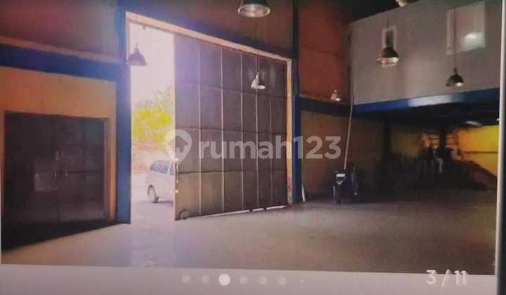 For rent: neat, ready-to-use warehouse in Yos Sudarso - North Jakarta