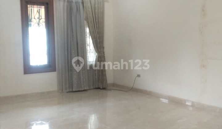 Dijual rumah hoek siap huni di Gading Kirana - Kelapa Gading Jakarta Utara 2