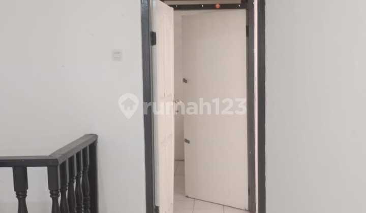 For sale, a ready-to-live 2-story house in Janur Hijau Gading Pandawa - Kelapa Gading.