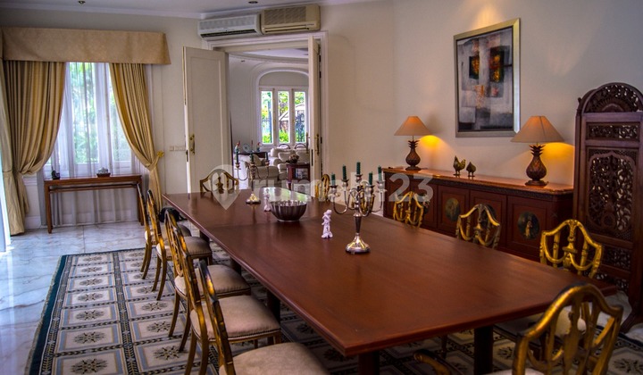 Rumah bagus siap huni di lingkungan eksklusif Kuningan - Jakarta Selatan