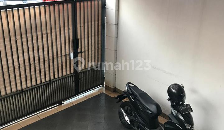 Rumah Kontrakan Bagus Semi Furnished SHM Tebet, Jakarta Selatan 2