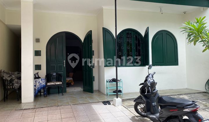 Disewakan Rumah Cantik Siap Huni 4 Kamar, Akses Mudah ke Pusat Kota