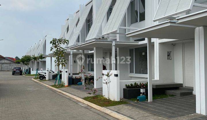 Disewakan Rumah Siap Huni Full Furnish di Tabebuya BSD City 1