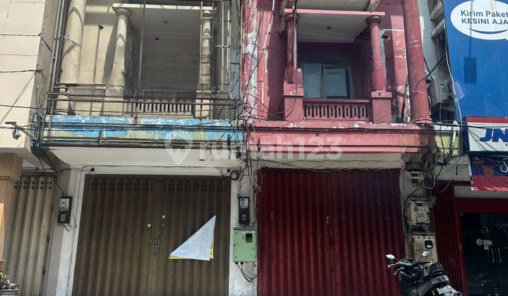 Ready-to-Use Strategic Twin Shophouses Zero Road Access Parking Lot Available Diponegoro Street 1