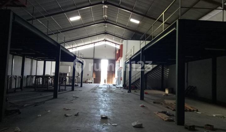 Gudang Siap Pakai Bonus Racking Halaman Pribadi Margomulyo Permai Row Lebar