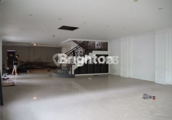 Ready-to-Use Shop House Zero Mayjen Sungkono Road Commercial Area Suitable for Business