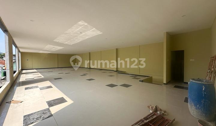 New Ready-to-Use Ruko with Spacious Parking on Babatan Unesa Main Road. 1