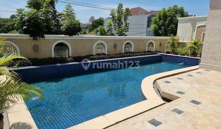 Rumah Graha Family Siap Huni Row Lebar Jalanan Luas Klasik Ada Swimming Pool 2