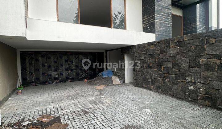 Rumah Baru Gress Minimalis Split Level Ada Lift Kamar Besar Graha Family  2