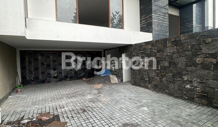 New Minimalist Split Level House with Elevator Large Bedrooms Graha Family 2