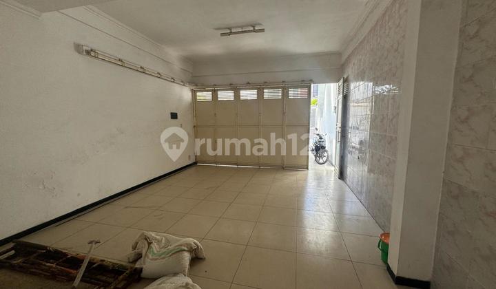 Rumah 2 Lantai Bagus Unfurnished HGB di Dharmahusada Megah Permai, Surabaya Rumah Baru Renovasi Siap Huni Murah Row Super Lebar Dekat Galaxy Mall Dharmahusada Megah Perma