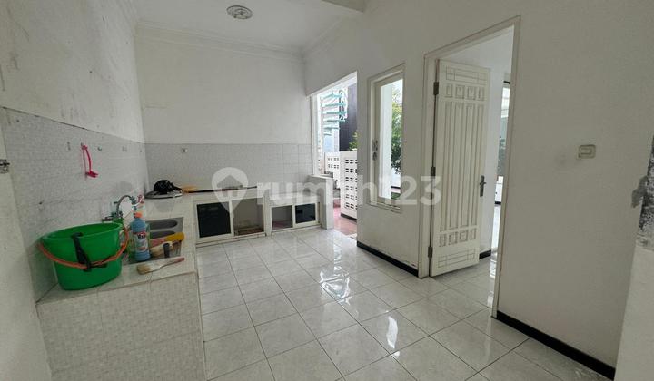 Rumah 2 Lantai Bagus Unfurnished HGB di Dharmahusada Megah Permai, Surabaya Rumah Baru Renovasi Siap Huni Murah Row Super Lebar Dekat Galaxy Mall Dharmahusada Megah Perma 2