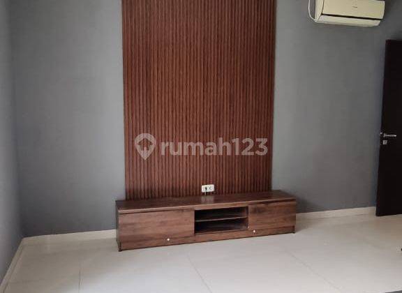 Rumah 2 Lantai Bagus Semi Furnished HGB di Graha Family, Surabaya Rumah Siap Huni Minimalis Murah Row Lebar Dekat Tol Lingkungan Elite Graha Family 2