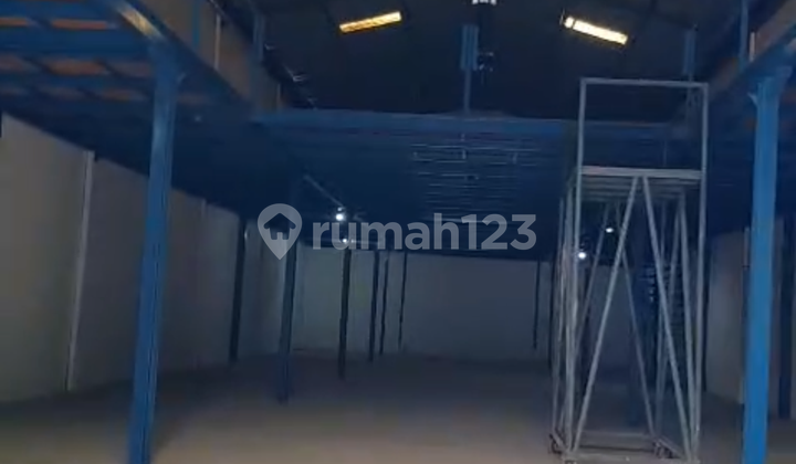 Ready-to-Use Warehouse Container Access Flood-Free Available Pearl Iron Deck Tambaklangon