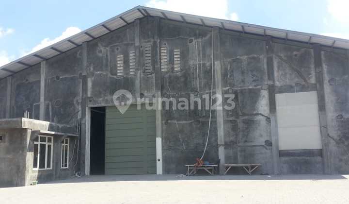 Ready-to-Use Warehouse Margomulyo Indah Container Access Flood-Free