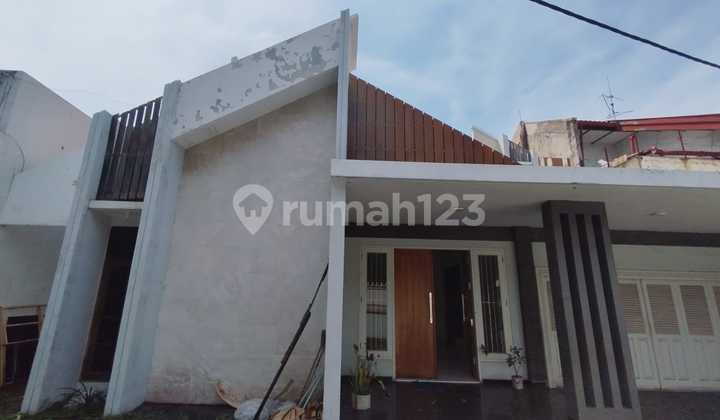 Zero House, Strategic Road, Suitable for Business, Cheap, Main Road, Prime Area, Raya Dharmahusada. Zero House, Strategic Road, Suitable for Business, Cheap, Main Road, Prime Area, Raya Dharmahusada.