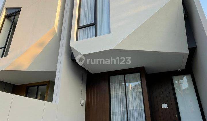 Rumah 2 Lantai Baru Furnished SHM di Sutorejo, Surabaya 1