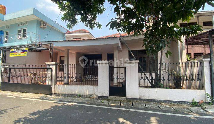 Rumah Bagus Unfurnished SHM di Jl. Cempaka, Jakarta Timur 1