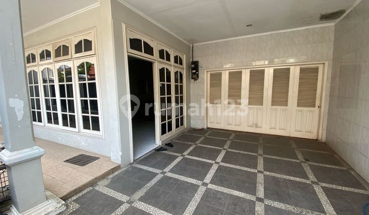 Rumah Nyaman dan Asri di Jakarta Selatan