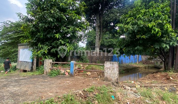 Ready-to-build land on Jl Krukut Raya, 500m from the Desari toll exit.