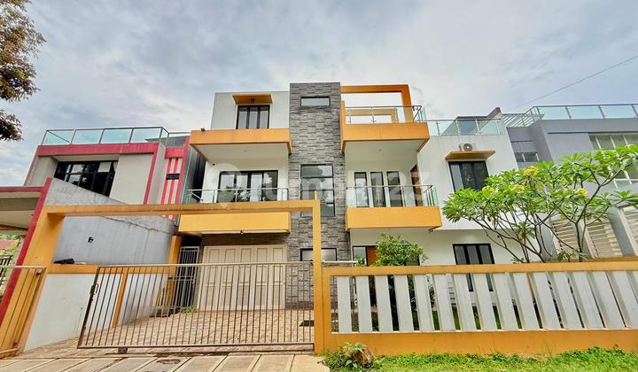 Rumah 3 Lantai di Sewakan View Pegunungan Siap Huni Sentul City Bogor
