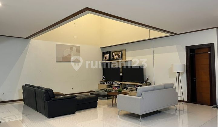 Rumah Mewah Sangat Bagus dan Kokoh di Setra Duta, Bandung