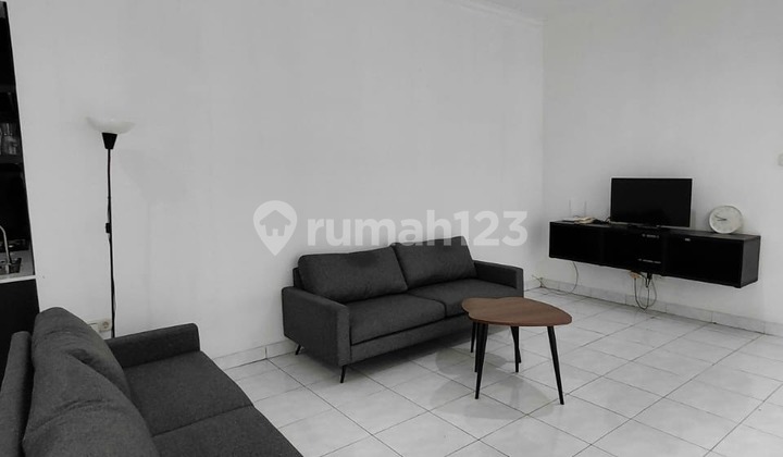 Rumah siap huni dan rapih di Singgasana Pradana, Bandung 1