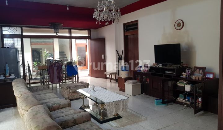 House Suitable for Business Space in a Busy Location at Sayap Riau, Bandung