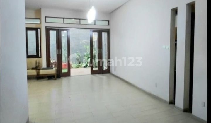 Rumah terawat dan siap huni di Setra Duta, Bandung