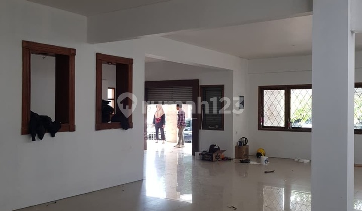 Ruang Usaha Lokasi Ramai dan Strategis di Sayap Riau, Bandung Ruang Usaha Lokasi Ramai dan Strategis di Sayap Riau, Bandung