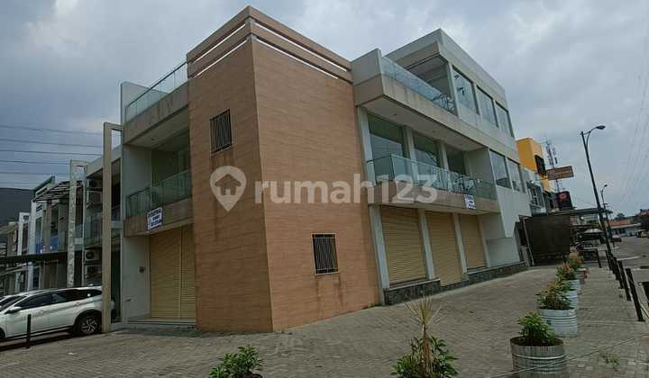 Ruko Cocok untuk Usaha Lokasi Premium di Singgasana, Bandung Ruko Cocok untuk Usaha Lokasi Premium di Singgasana, Bandung