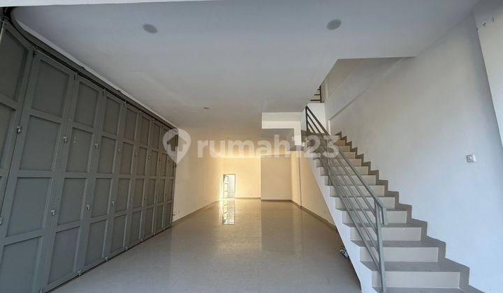 Ruko baru dan bagus lokasi mainroad Cihampelas, Bandung