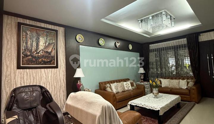 Rumah Mewah Sangat Nyaman View Danau di Kota Baru Parahyangan