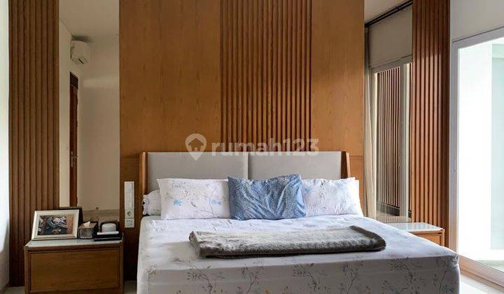 Rumah Mewah Minimalis Modern di Komplek Sakura 4