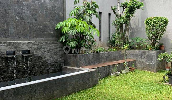 Rumah Mewah Minimalis Modern di Komplek Sakura 10
