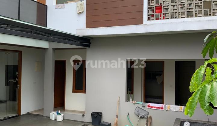 Rumah Mewah Minimalis Modern di Komplek Sakura 12