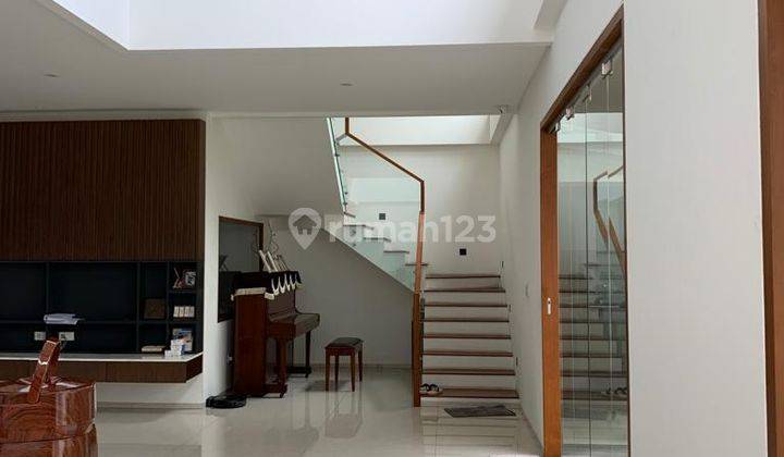 Rumah Mewah Minimalis Modern di Komplek Sakura 14