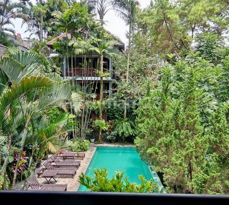 Rumah Mewah Konsep Villa Ubud di Area Ciumbuleuit 11