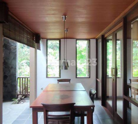 Rumah Mewah Konsep Villa Ubud di Area Ciumbuleuit 19