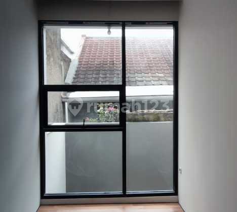 Rumah Baru 2 Lantai Sangat Murah di Sayap Mekar Wangi