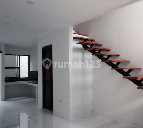 Rumah Baru 2 Lantai Sangat Murah di Sayap Mekar Wangi