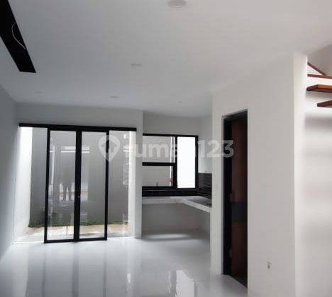 Rumah Baru 2 Lantai Sangat Murah di Sayap Mekar Wangi