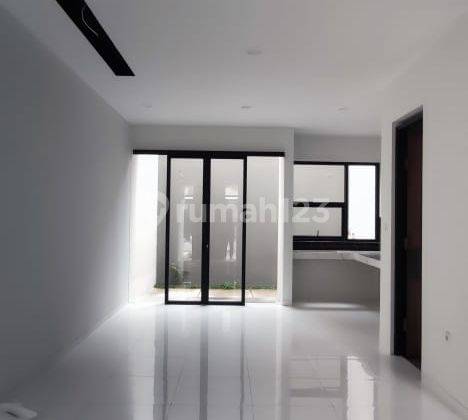 Rumah Baru 2 Lantai Sangat Murah di Sayap Mekar Wangi
