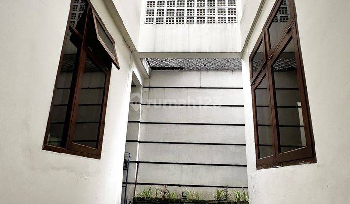 Rumah Bagus Dan Mewah di Sayap Gatot Subroto 2