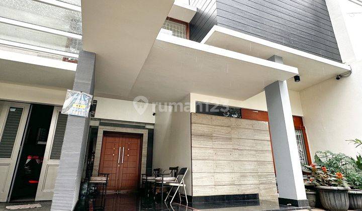 Rumah Bagus Dan Mewah di Sayap Gatot Subroto 1