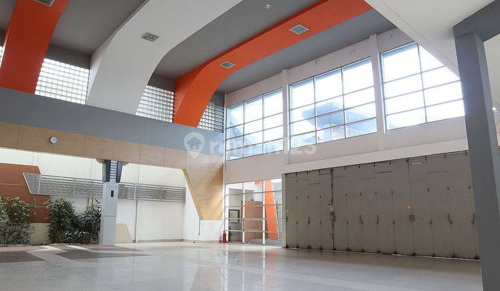 Gedung Commercial Untuk Show Room Area Buah Batu 1