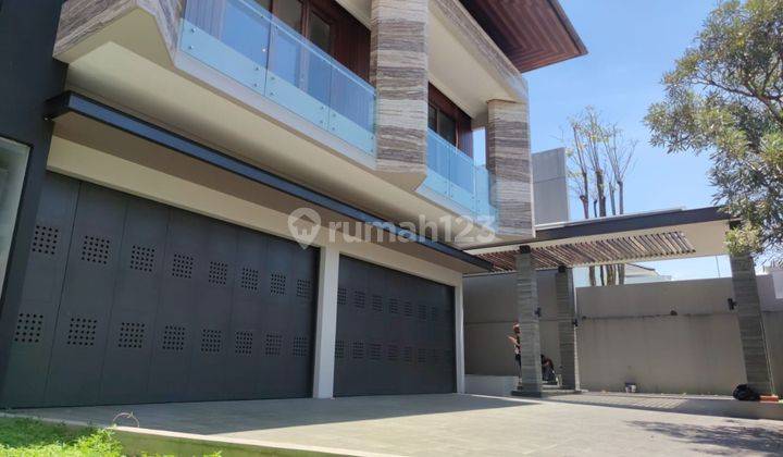 Rumah Baru Sangat Mewah Kualitas Premium di Setra Duta, Bandung 1